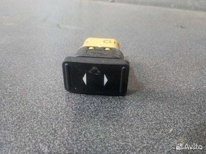 Кнопка стеклоподъемника Ford Focus, II правая 2011