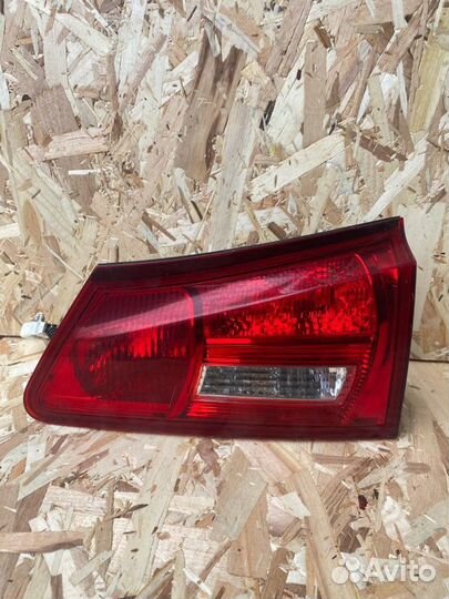 Фонарь внутренний задний правый Lexus Is250