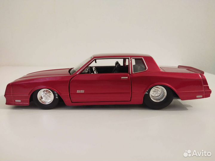 Модель 1:24, Chevrolet Monte Carlo, новая