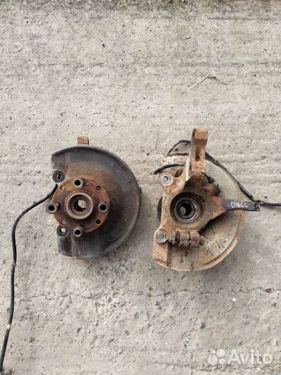 Поворотный кулак Митсубиси Динго правый CQ2A