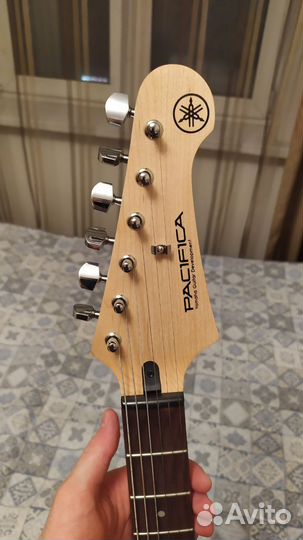 Yamaha Pacifica 012