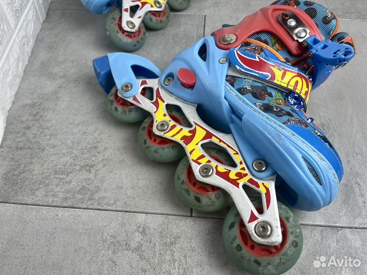 Ролики на раздвижные Hot Wheels 34-37 и шлем