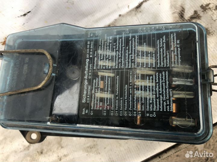 Mercedes 190 W201 Блок предохранителей