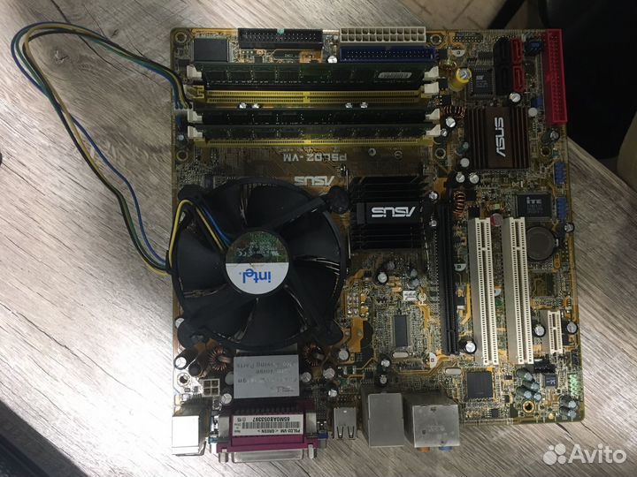 Материнская плата с процессором и памятью