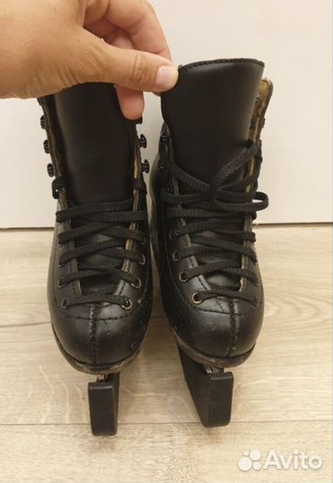 Фигурные коньки Wifa28