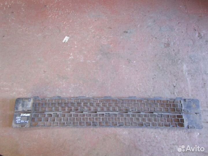 Решетка в бампер центральная Kia Picanto 2004-2011