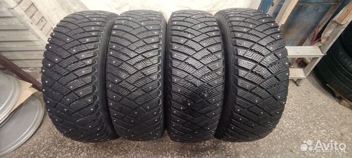 Goodyear Ultragrip Ice Arctic 215/65 R16 98T