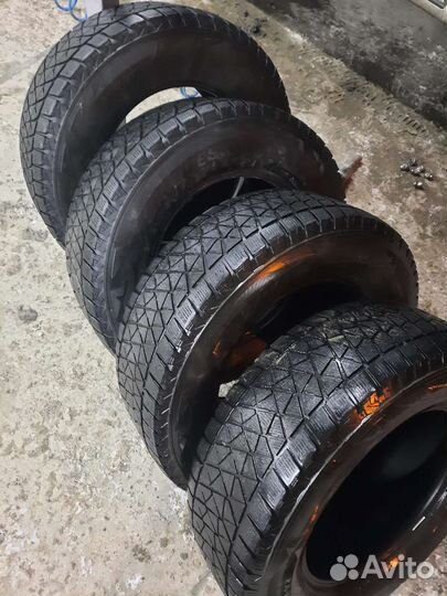 Bridgestone Blizzak Ice 265/65 R17