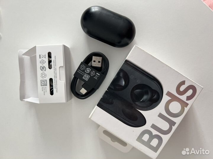 Беспроводные наушники samsung buds