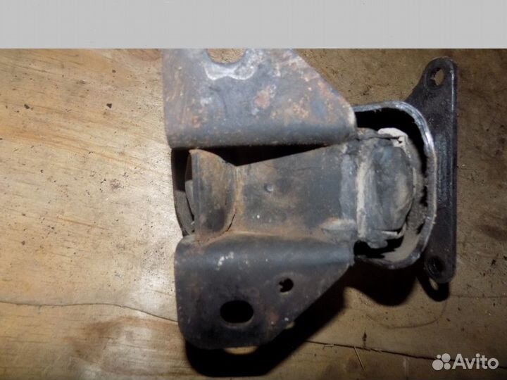 Опора двигателя левая Starex H1/Grand Starex 2007