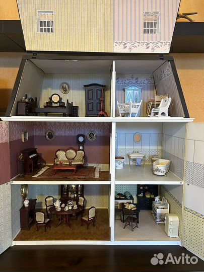 Кукольный домик с мебелью