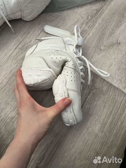 Танцевальные кроссовки