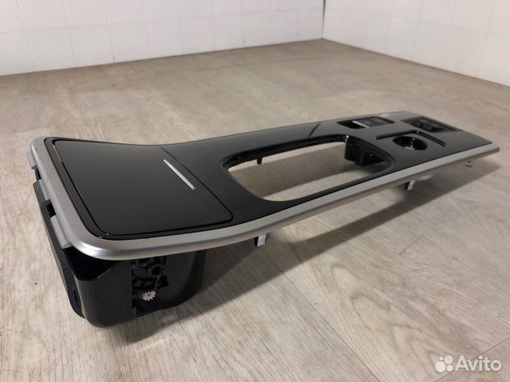 Консоль между сидений передний Mitsubishi