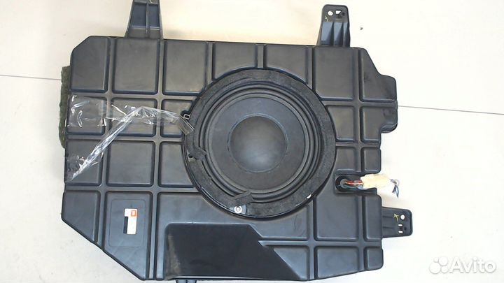 Сабвуфер Suzuki Grand Vitara XL-7, 2005