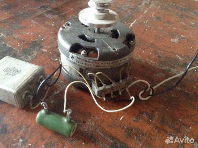 Электродвигатель от катушечного магнитофона