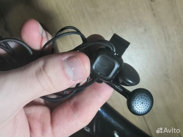 Проводные наушники