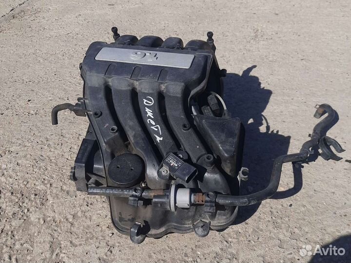 Впускной коллектор Volkswagen Jetta 5 1.6