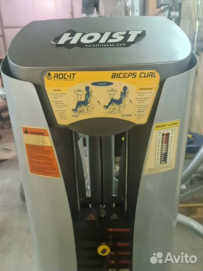 Тренажер на бицепс Hoist RS-1102