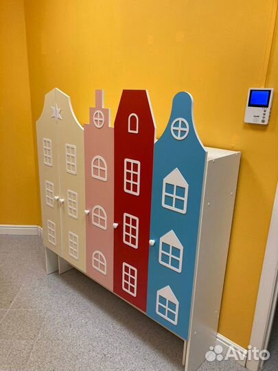 Шкафы в раздевалку детского сада. Шкафчики в садик