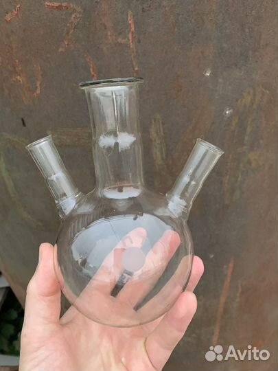 Трехгорлая круглодонная колба