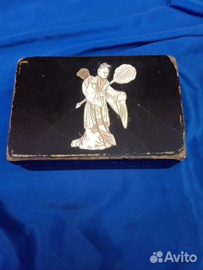 Старинная шкатулка с перламутром