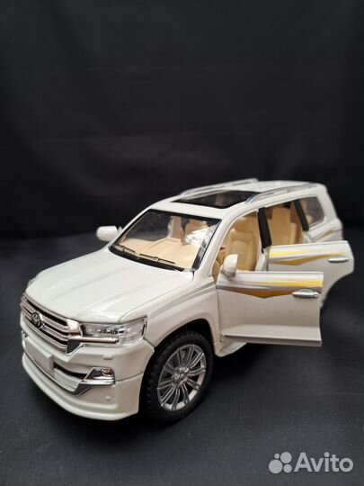 Toyota land cruiser 200 масштаб 1:24 с дымом