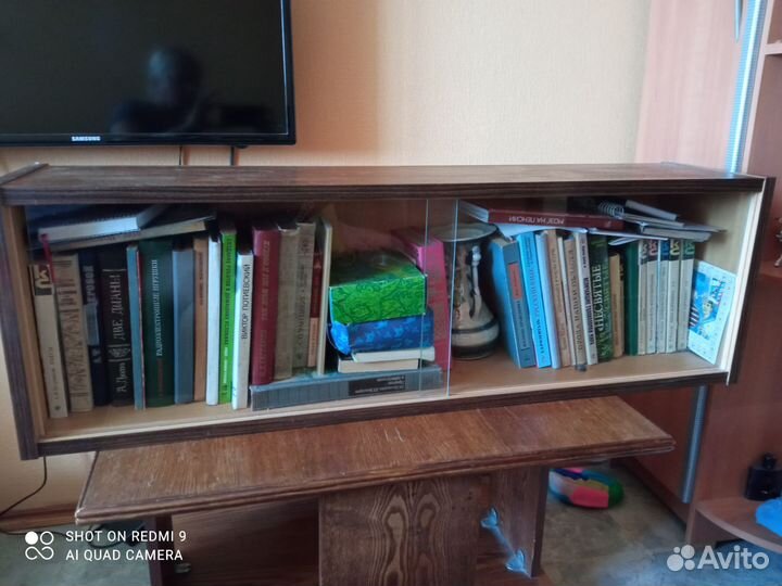 Книжные полки со стеклом