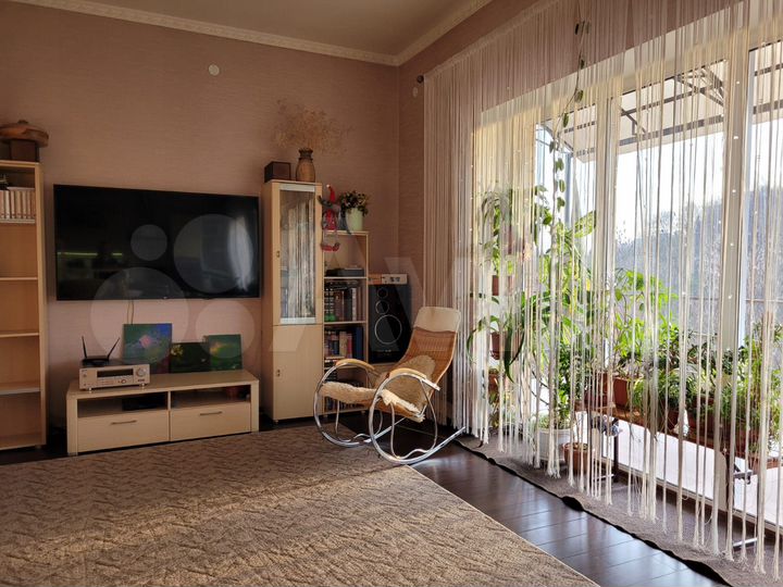 Таунхаус 320 м² на участке 7 сот.