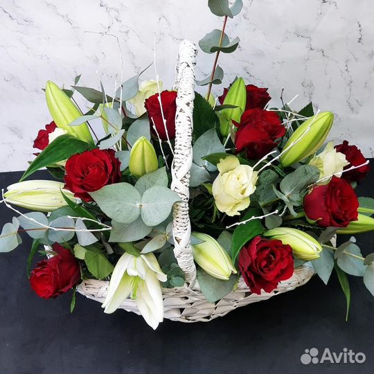 Корзина с цветами 076