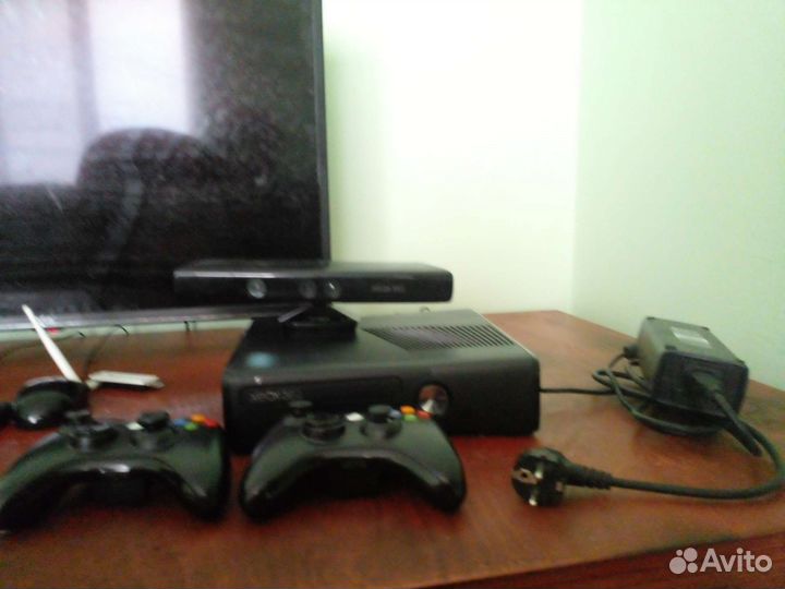 Xbox 360 slim freboot (прошитый) + Kinekt