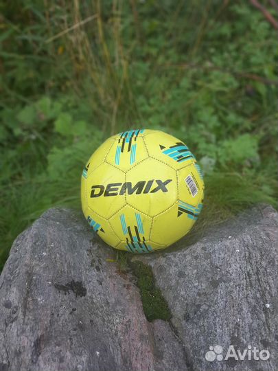 Футбольный мяч demix