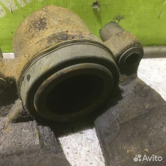 Суппорт передний правый Мазда Мазда 3 бк