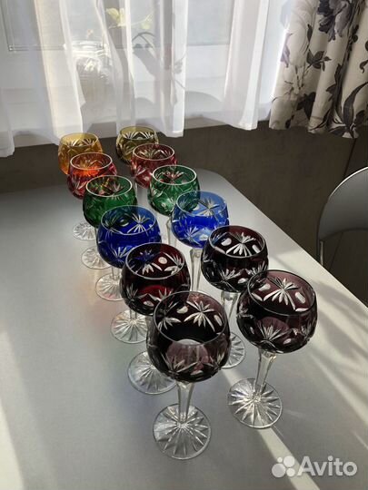 Цветные хрустальные бокалы