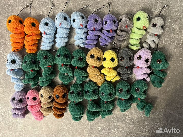 Змейки брелочки вязаные