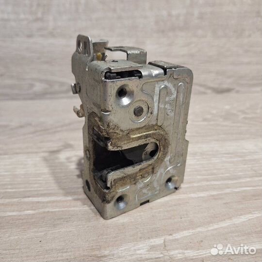 Замок двери передний правый Renault Logan 1