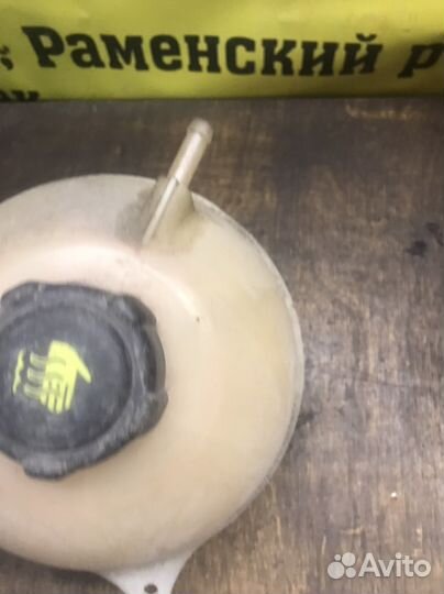 Лада Веста расширительный бачок