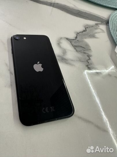 iPhone SE, 64 ГБ