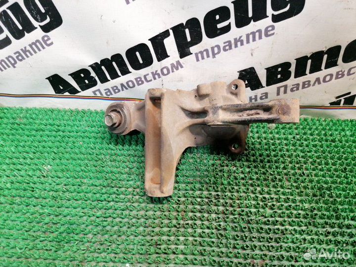 Цапфа задняя правая Toyota Corona ST191 3S-FE 1995