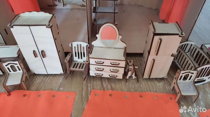 Кукольный домик с мебелью