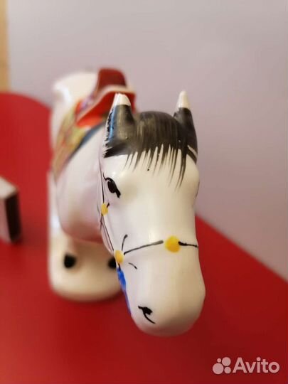 Фарфоровая статуэтка 