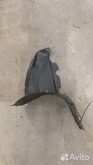 Подкрылок(передняя часть) левый на Passat B6