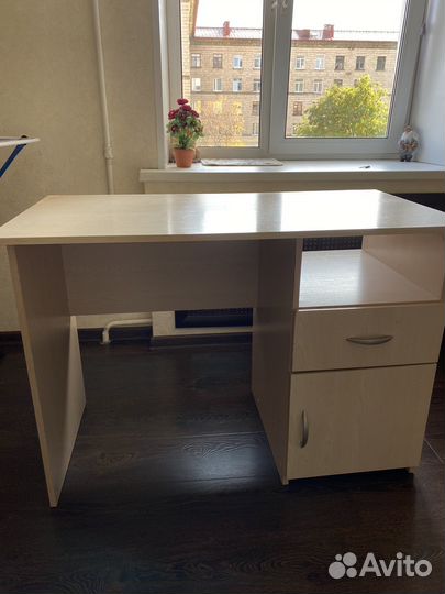 Письменный стол