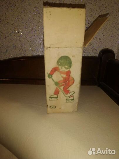 Хоккеист фигурка