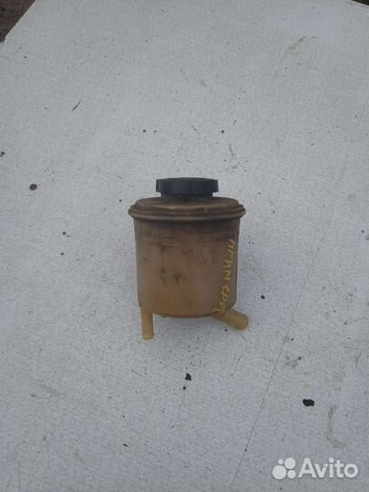 Бачок гур Nissаn Рrimеra Ниcсан Пpимepa P11