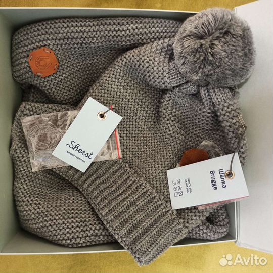 Комплект женский шапка и шарф-хомут в коробке