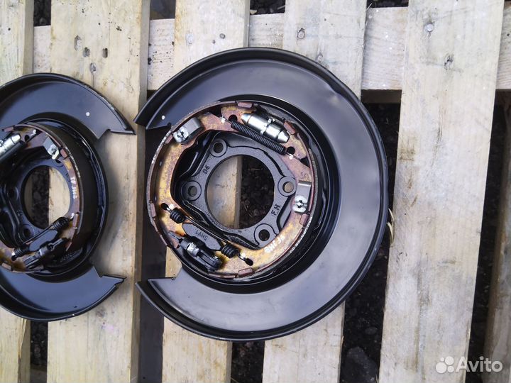 Щиток тормозного диска задний Kia K5