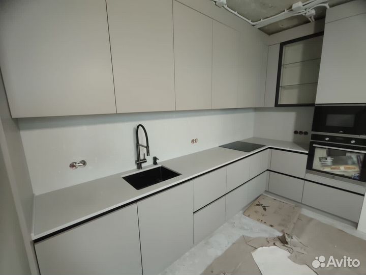 Столешница из кварцевого агламерата (камня)