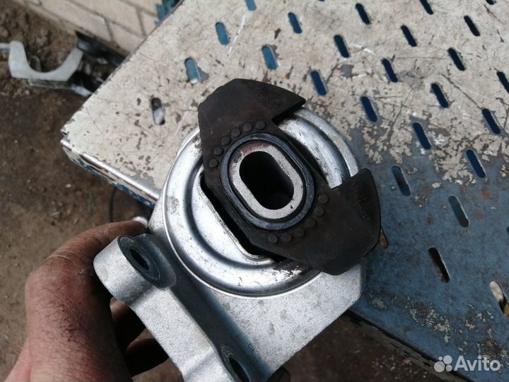 Подушка опора раздатки Range Rover Sport 2 L494