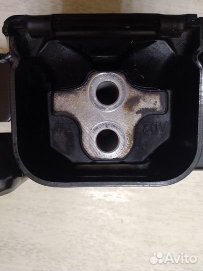 Опора (подушка) двигателя левая Hyundai ElantraVI