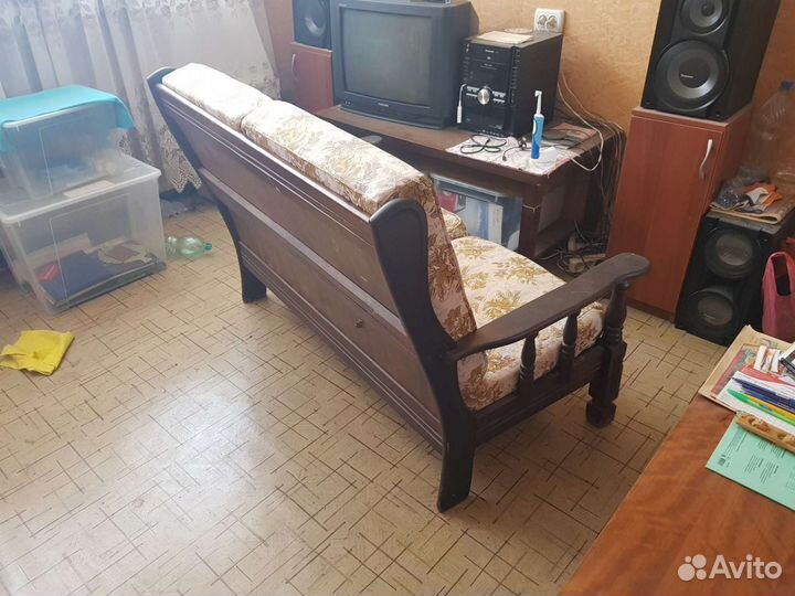 Диван